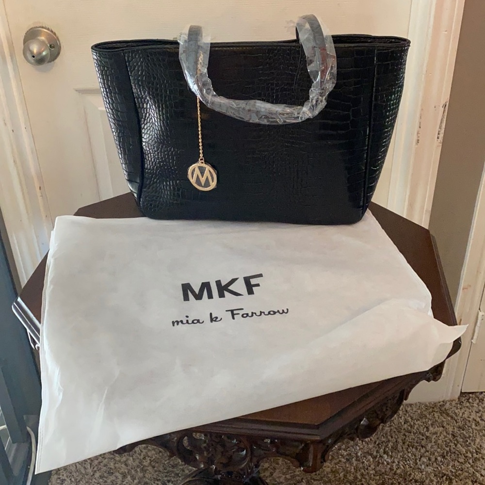 NWT MIA K. FARROW BLACK PURSE
